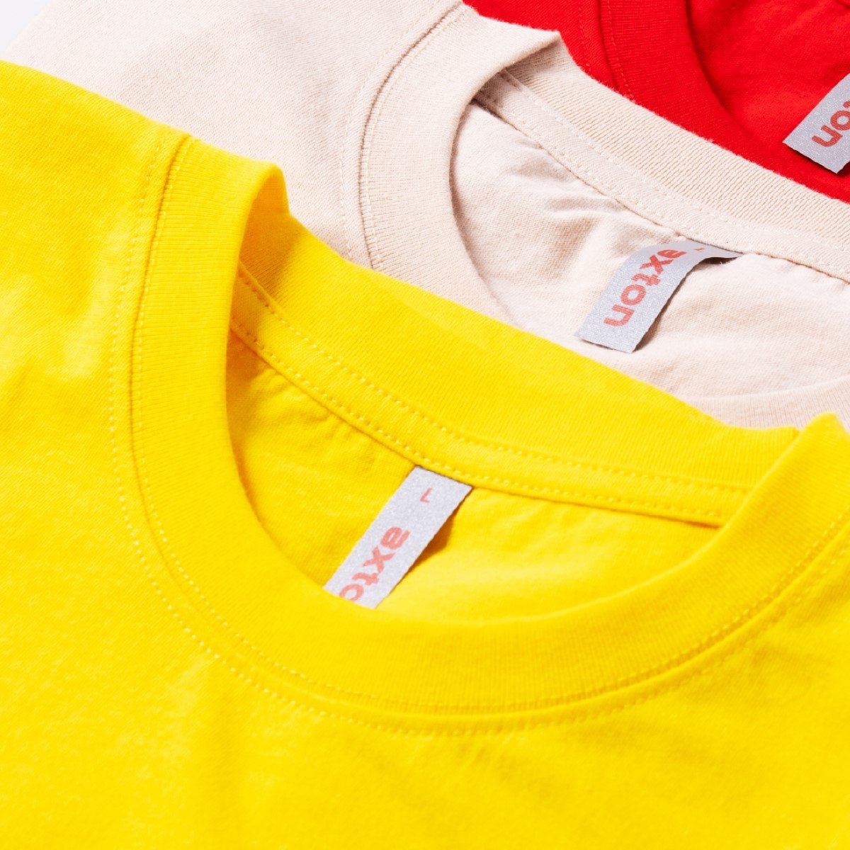 Axton AX01 t-shirt collar detail with tear-away label in yellow, sand and red